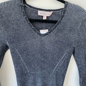 Gray and black fitted sweater